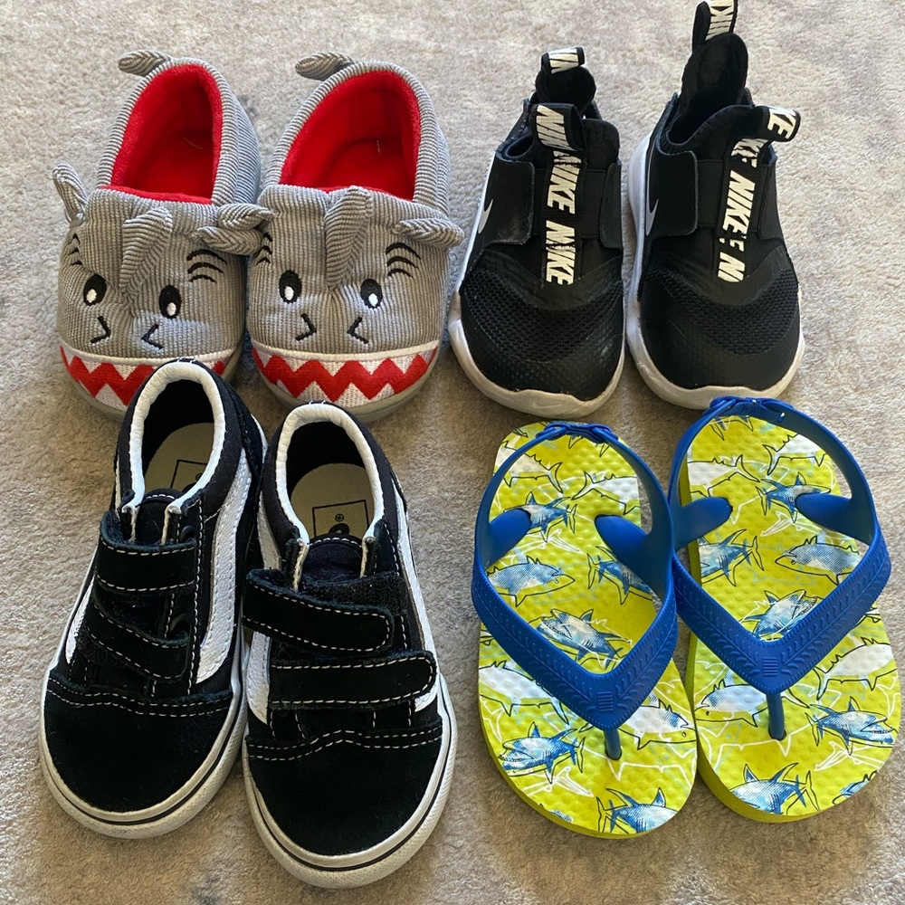 Toddler shoe lot size 6C